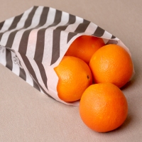 BontaBag 1 kg-os papírtasak fekete-fehér csíkos design mintával - 200 db